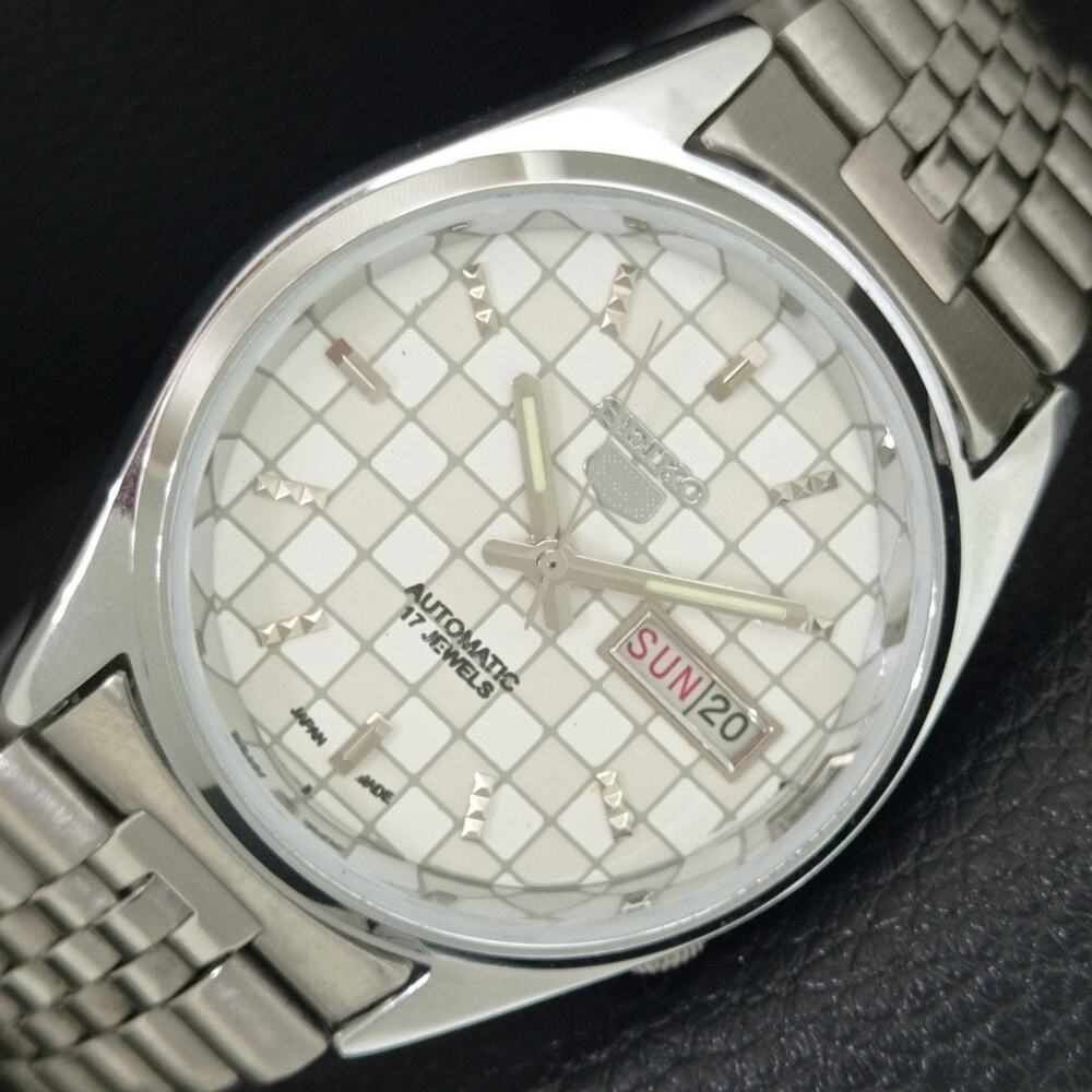 Vintage 1978 Seiko Automatic Mens Silver Watch W/daydate & Silver accents
